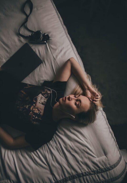 How to Create the Perfect Relaxing Playlist for Evenings
